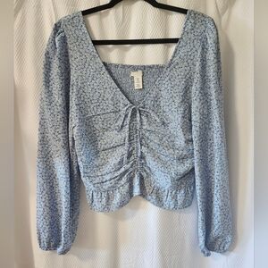 😻 3/$30 H&M Blue Floral Rouched Long Sleeve Cropped Blouse Size Medium